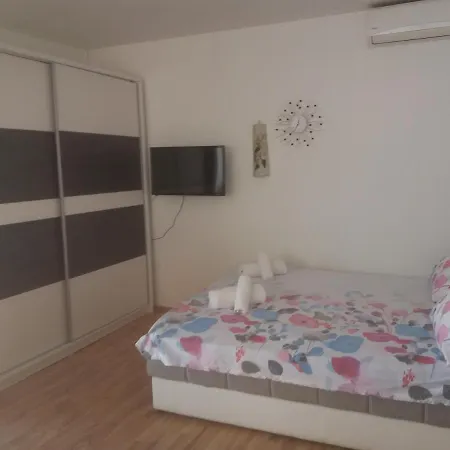 Apartman With A Parking Space - 15711 *